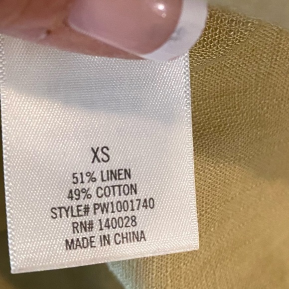 HARPER Francesca’s Ava Button Front V-Neck top - Picture 7 of 8